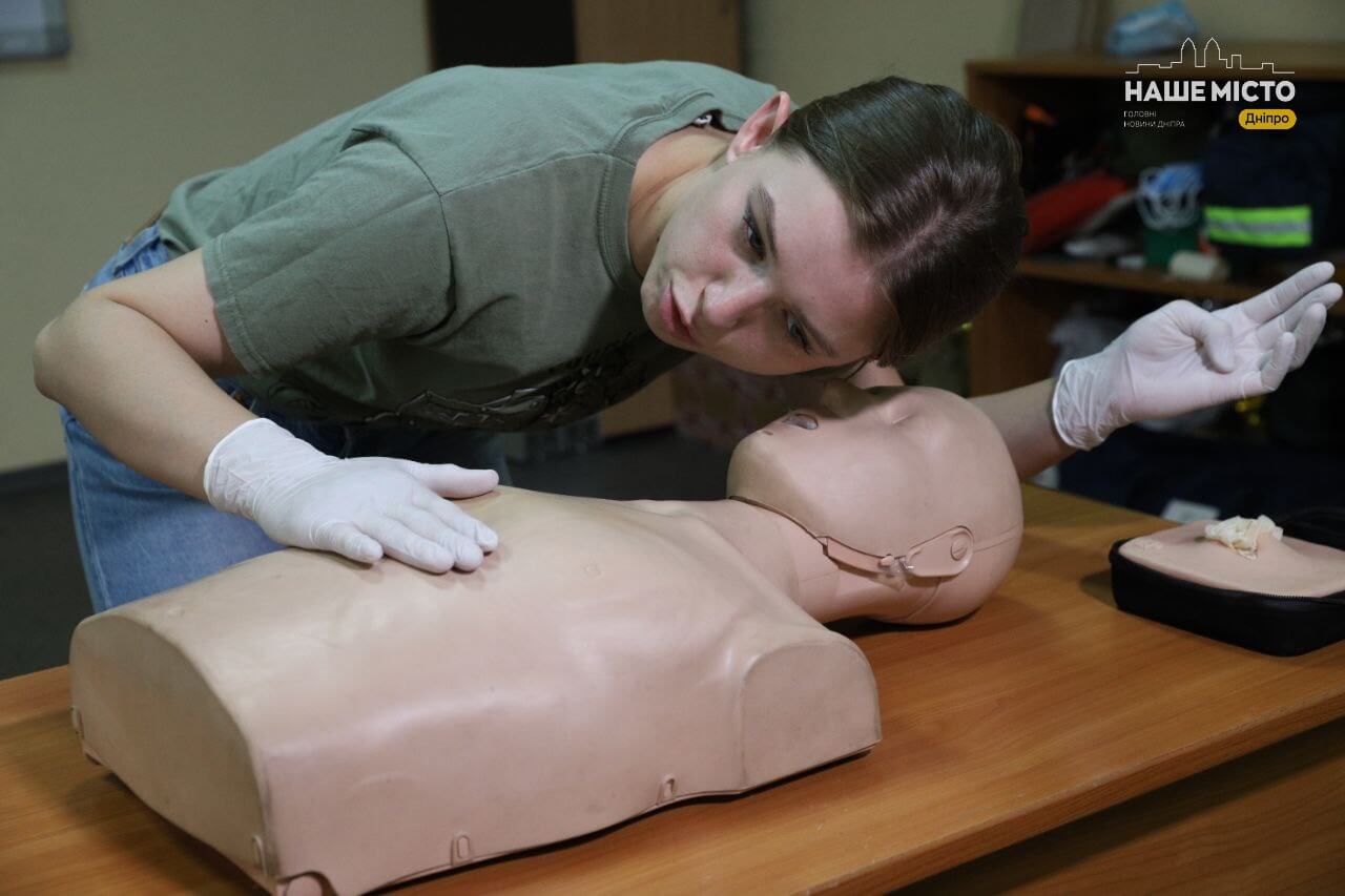 Безкоштовні курси першої допомоги у Дніпрі: «Госпітальєри» запрошують містян