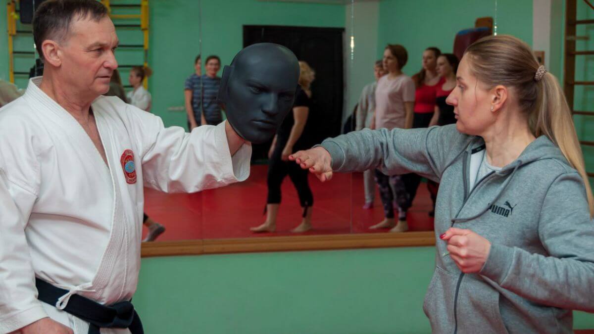 Як захистити себе: поради від тренерів з самозахисту і психологів