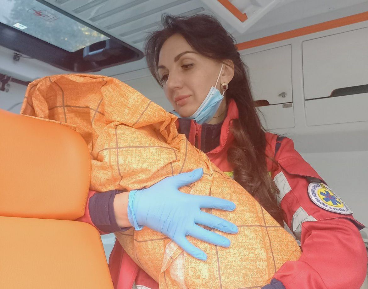 На Дніпропетровщині жінка вдома народила шосту дитину