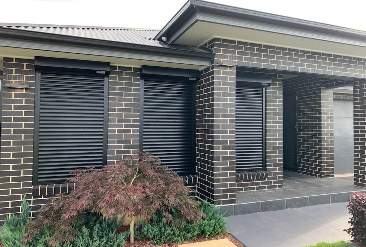 Захист вашого помешкання: переваги ролетних воріт Магніта