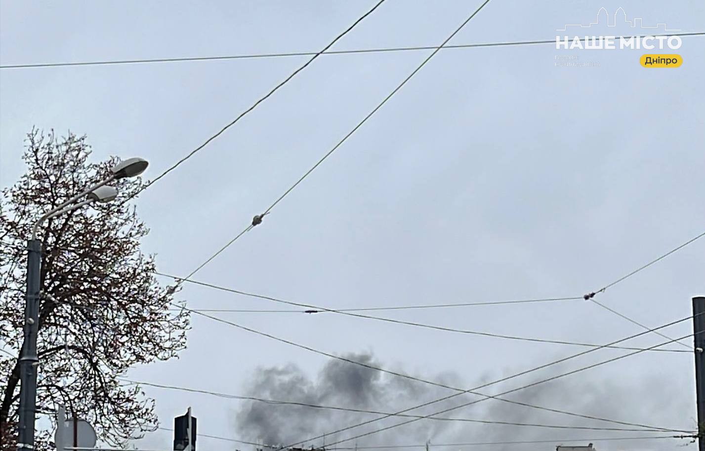 Масована атака дронів на Дніпро: місто чує вибухи