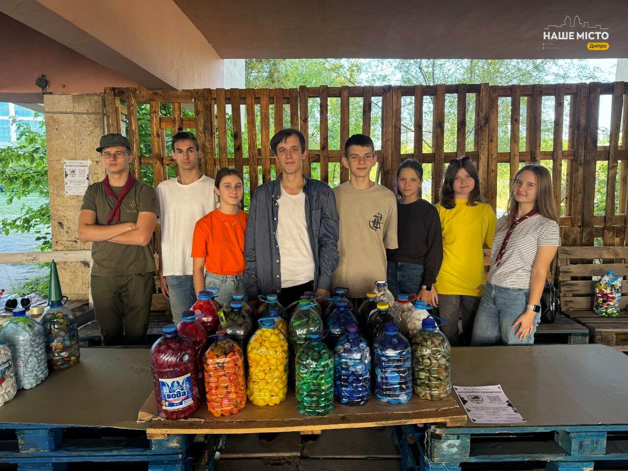 Дніпряни збирають пластикові кришечки на допомогу захисникам