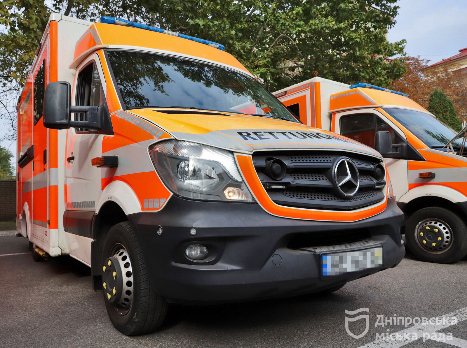 Дніпро допомагає ЗСУ: новий транспорт для швидкої медичної допомоги