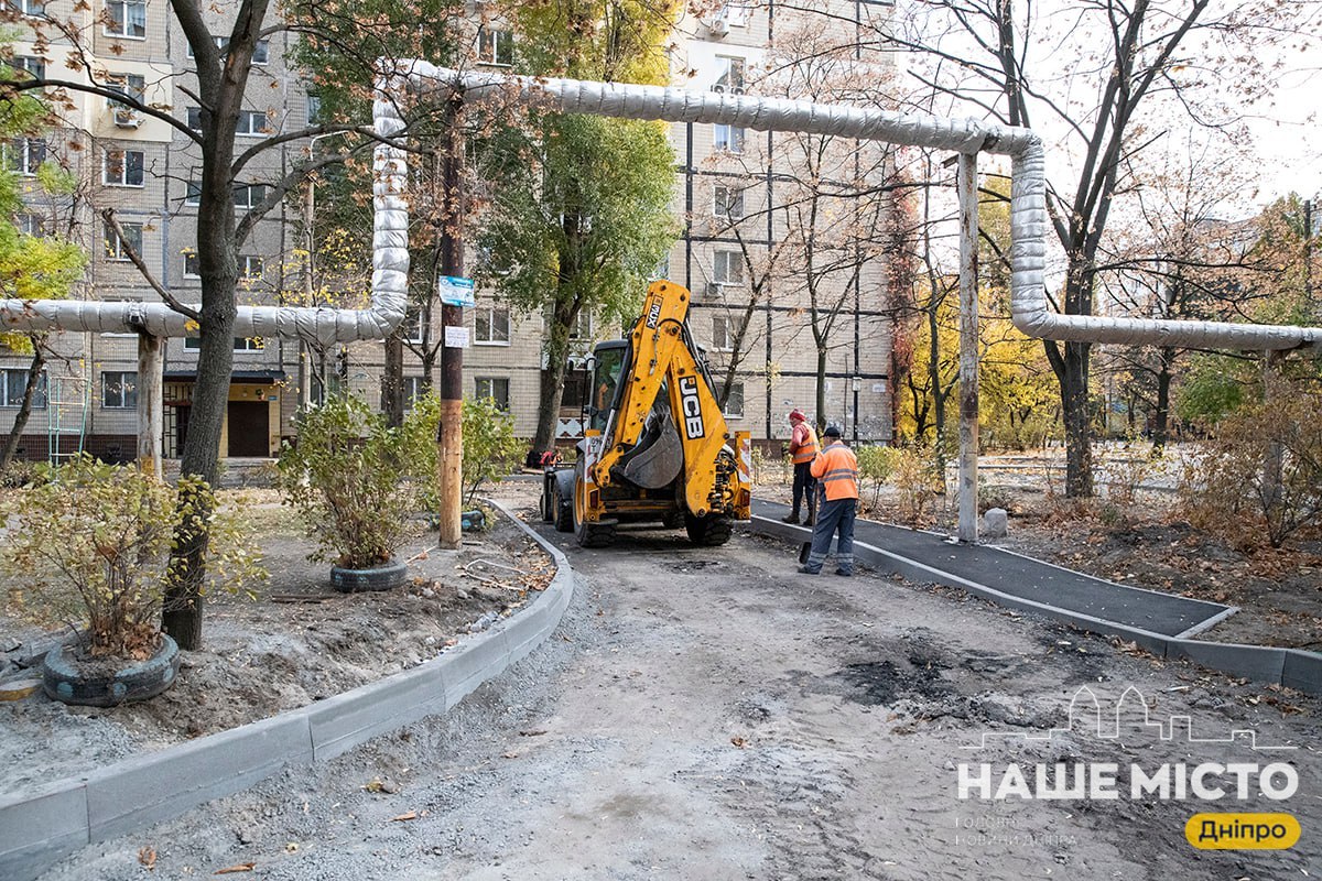 Оновлення дворів у Дніпрі: ремонт доріг та тротуарів