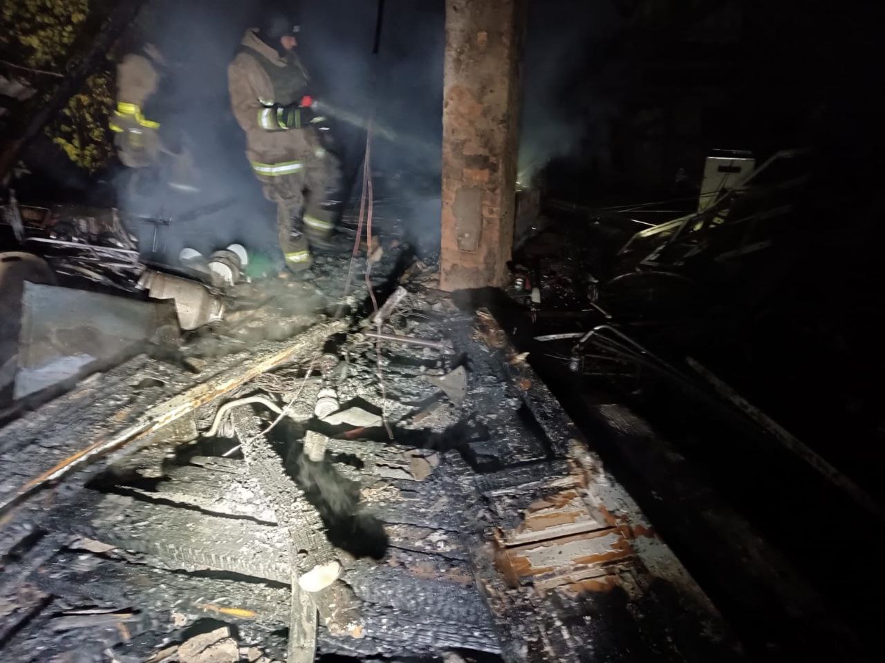 Нічні атаки на Дніпро спричинили пожежі та пошкодження інфраструктури