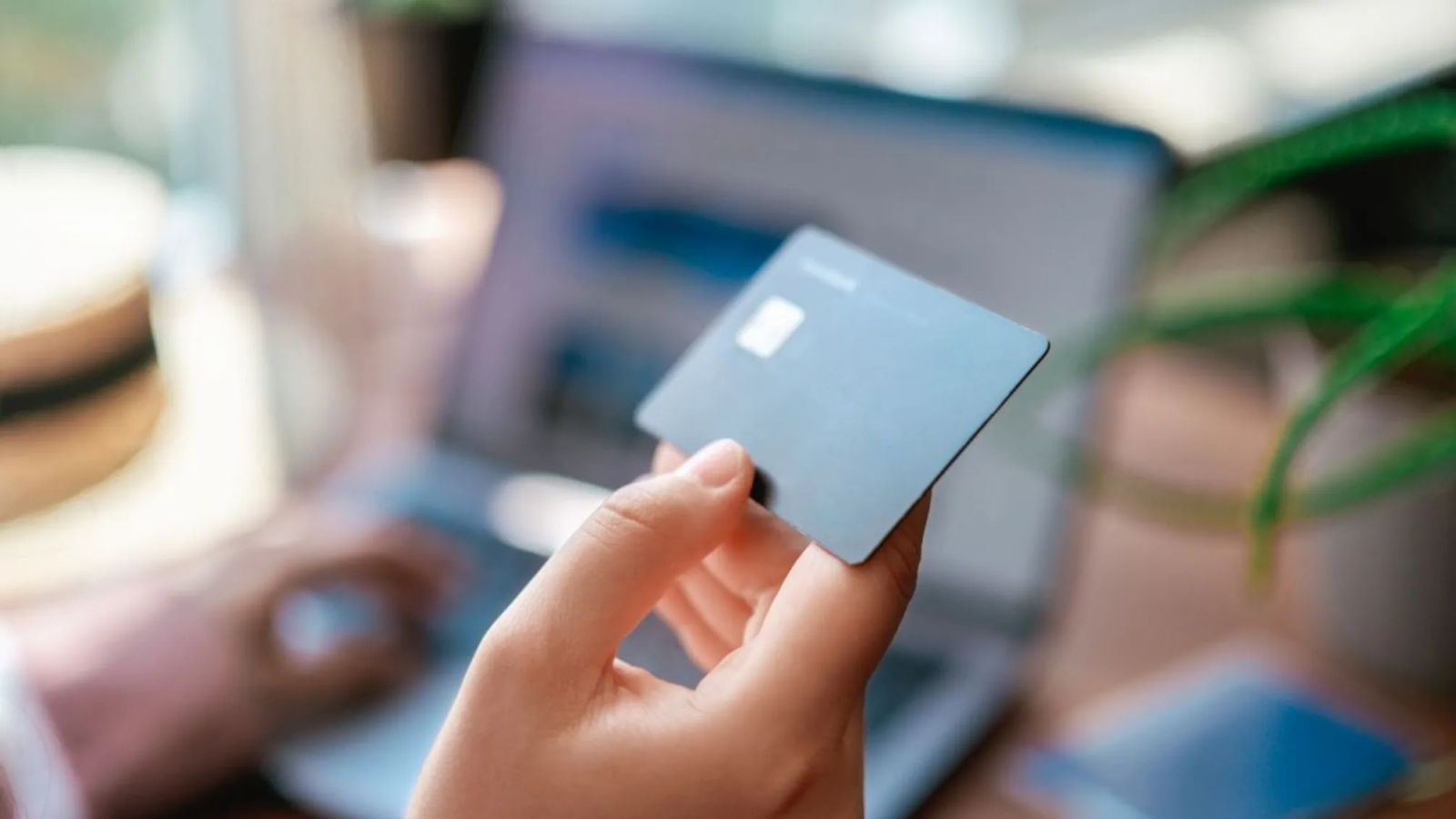 Як безпечно здійснювати P2P-перекази у 2025 році