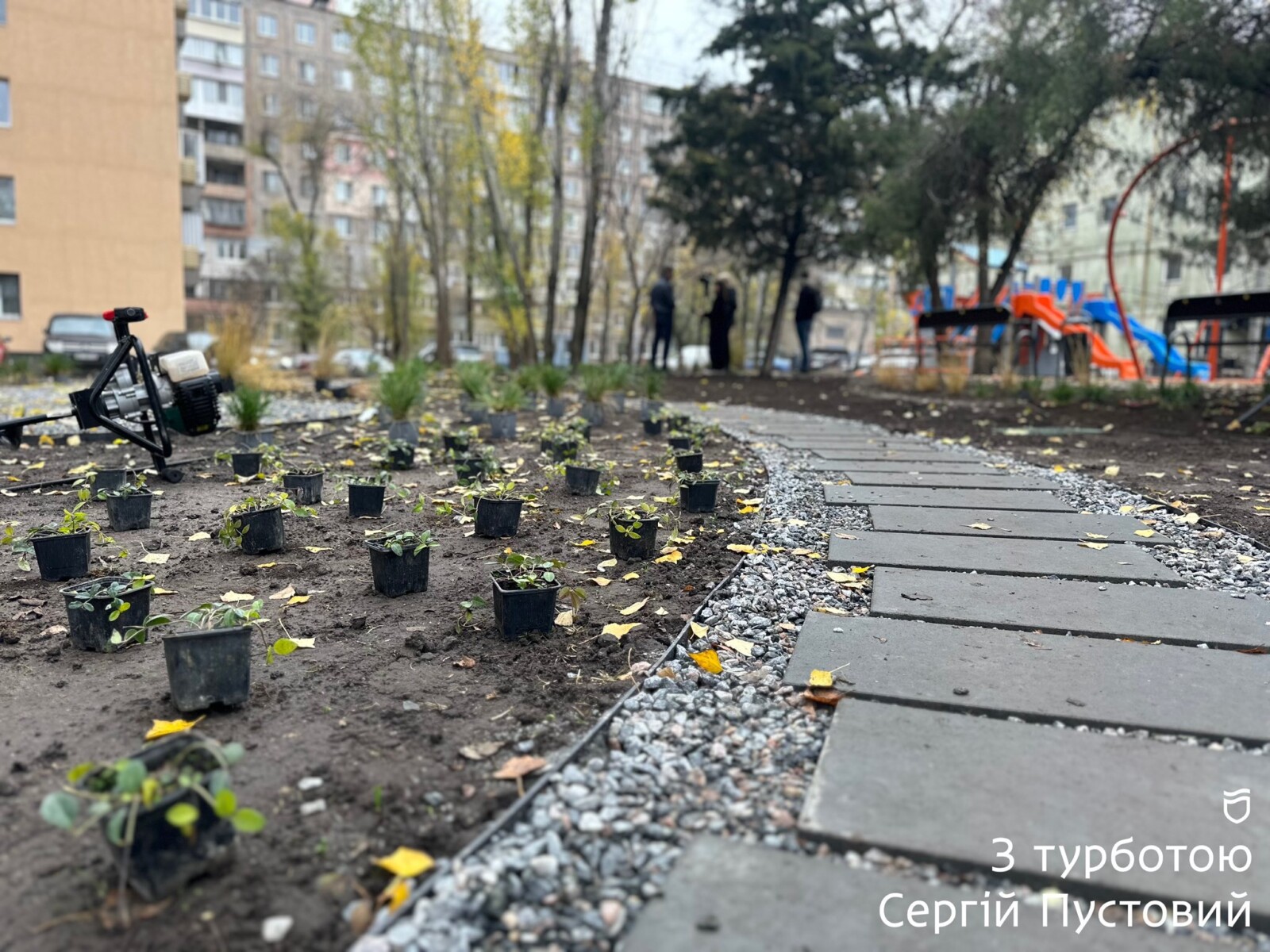 Оновлення зеленої зони: на Слобожанському проспекті в Дніпрі триває благоустрій