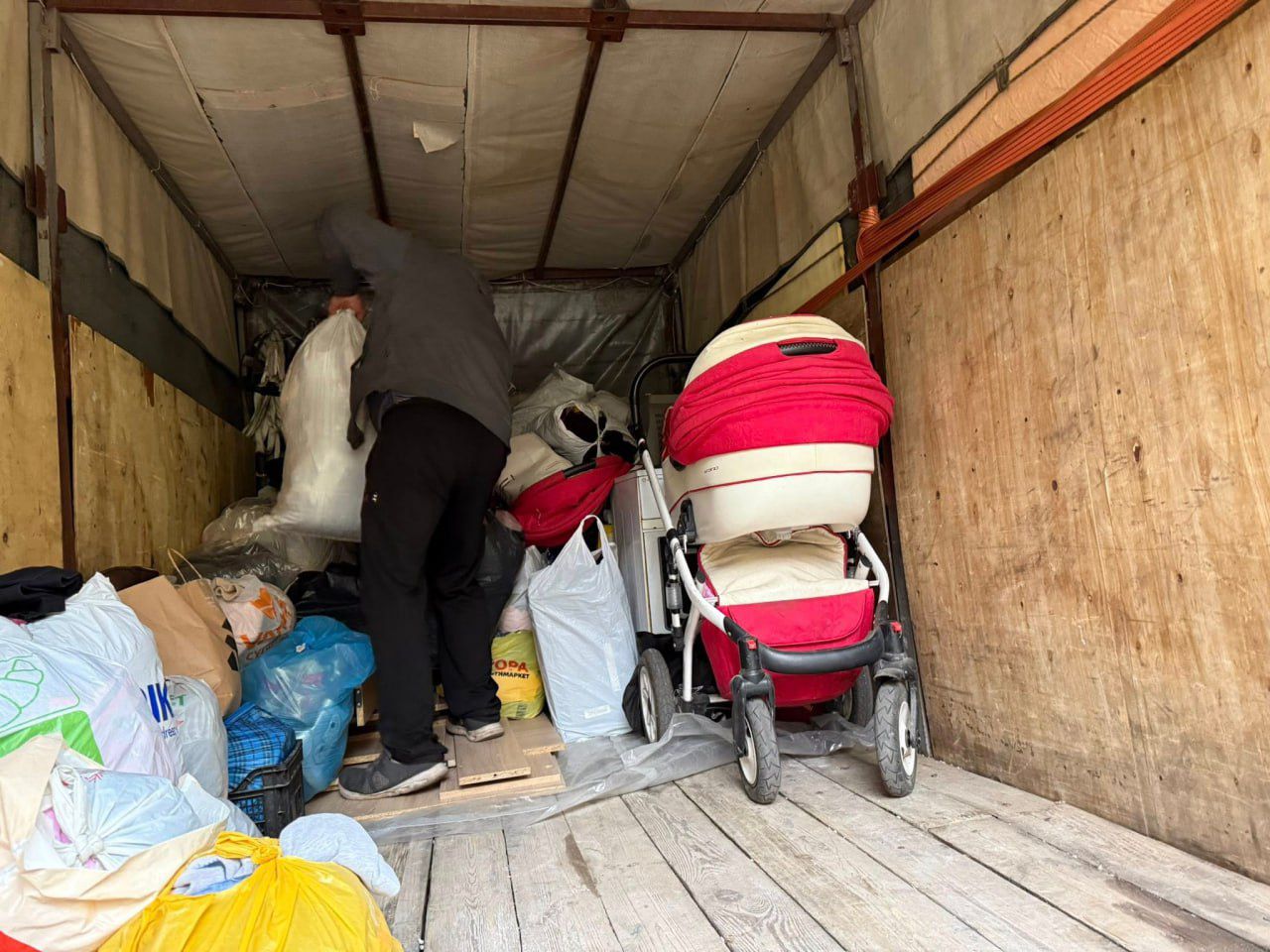 Дніпро: Продовжується збір теплих речей для нужденних