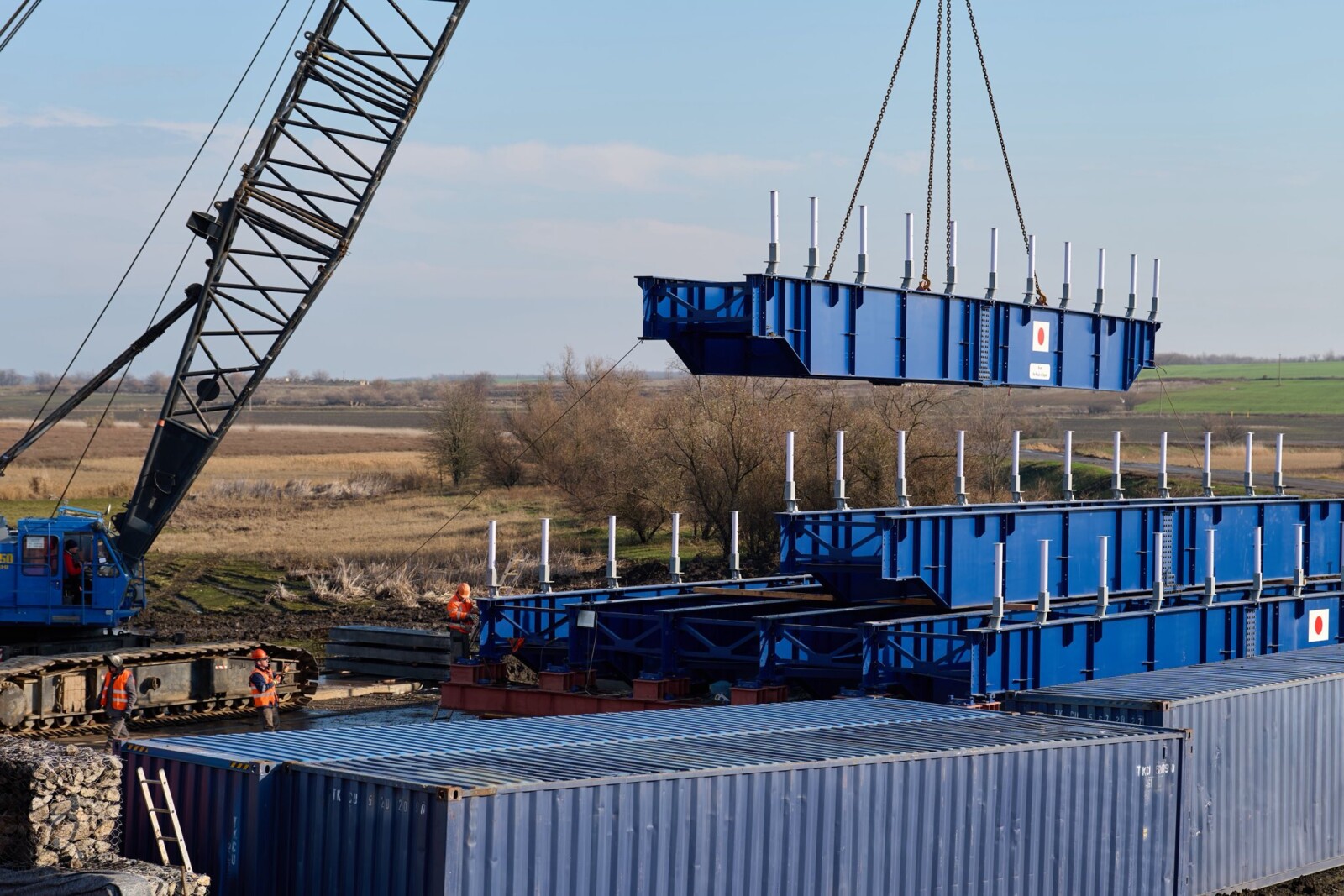 На Дніпропетровщині зводять тимчасовий «японський міст» для евакуації
