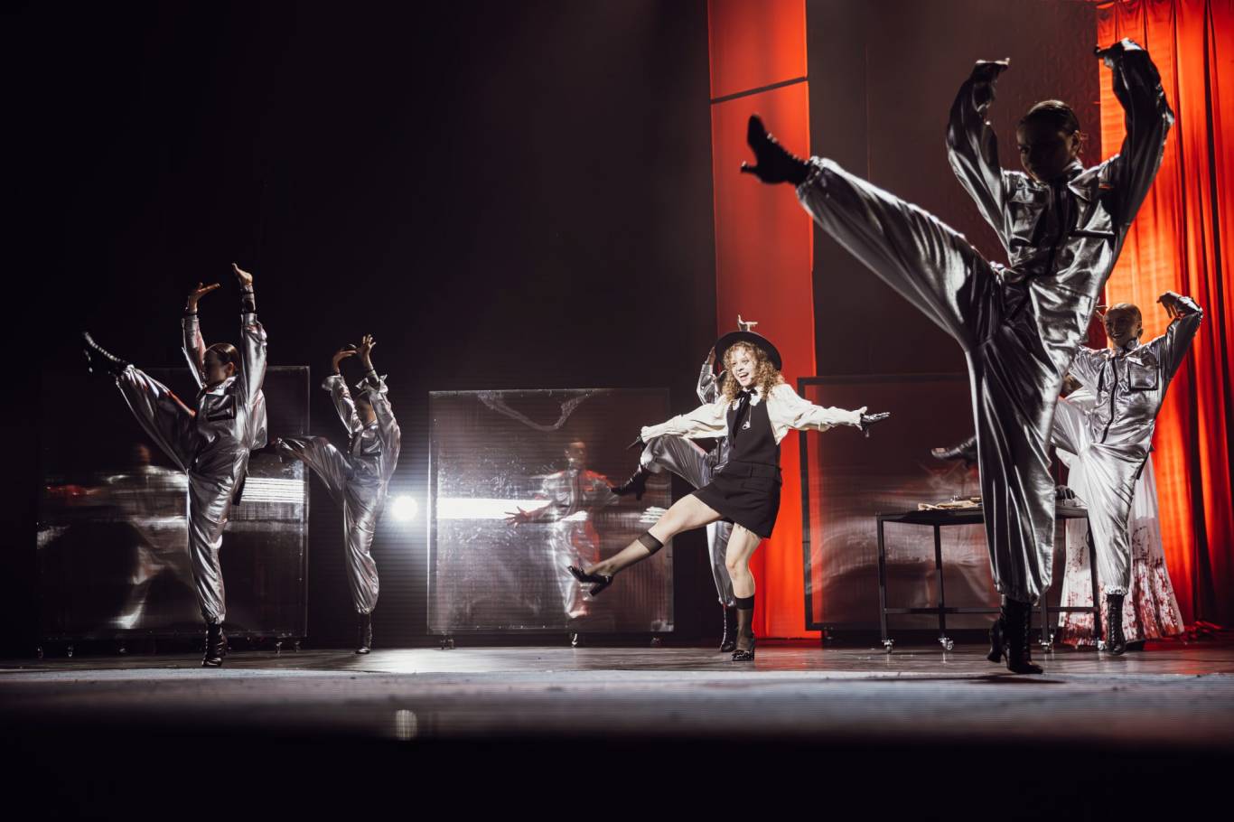 «Ребелія» переповнила зал у Дніпрі: театр МУР триумфує знову