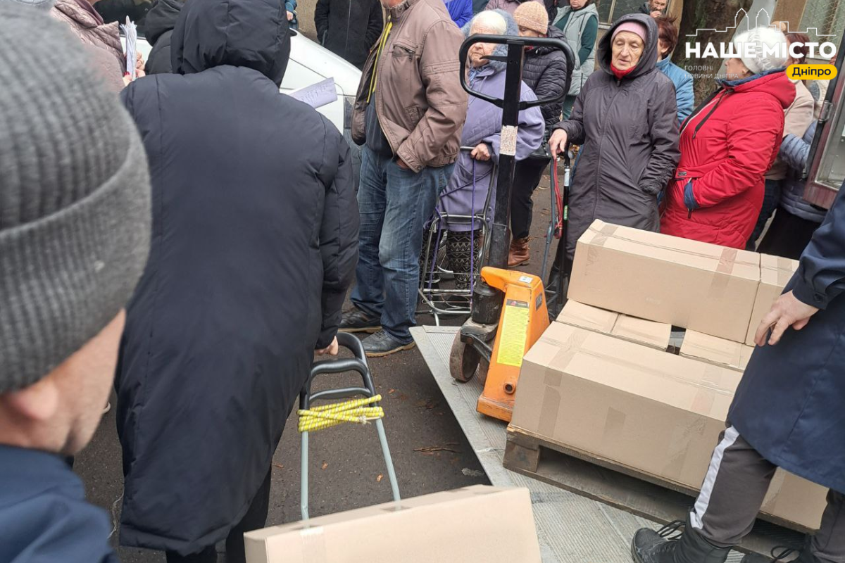 У Дніпрі ВПО отримують продовжену допомогу: видано понад 12 тисяч продуктових наборів