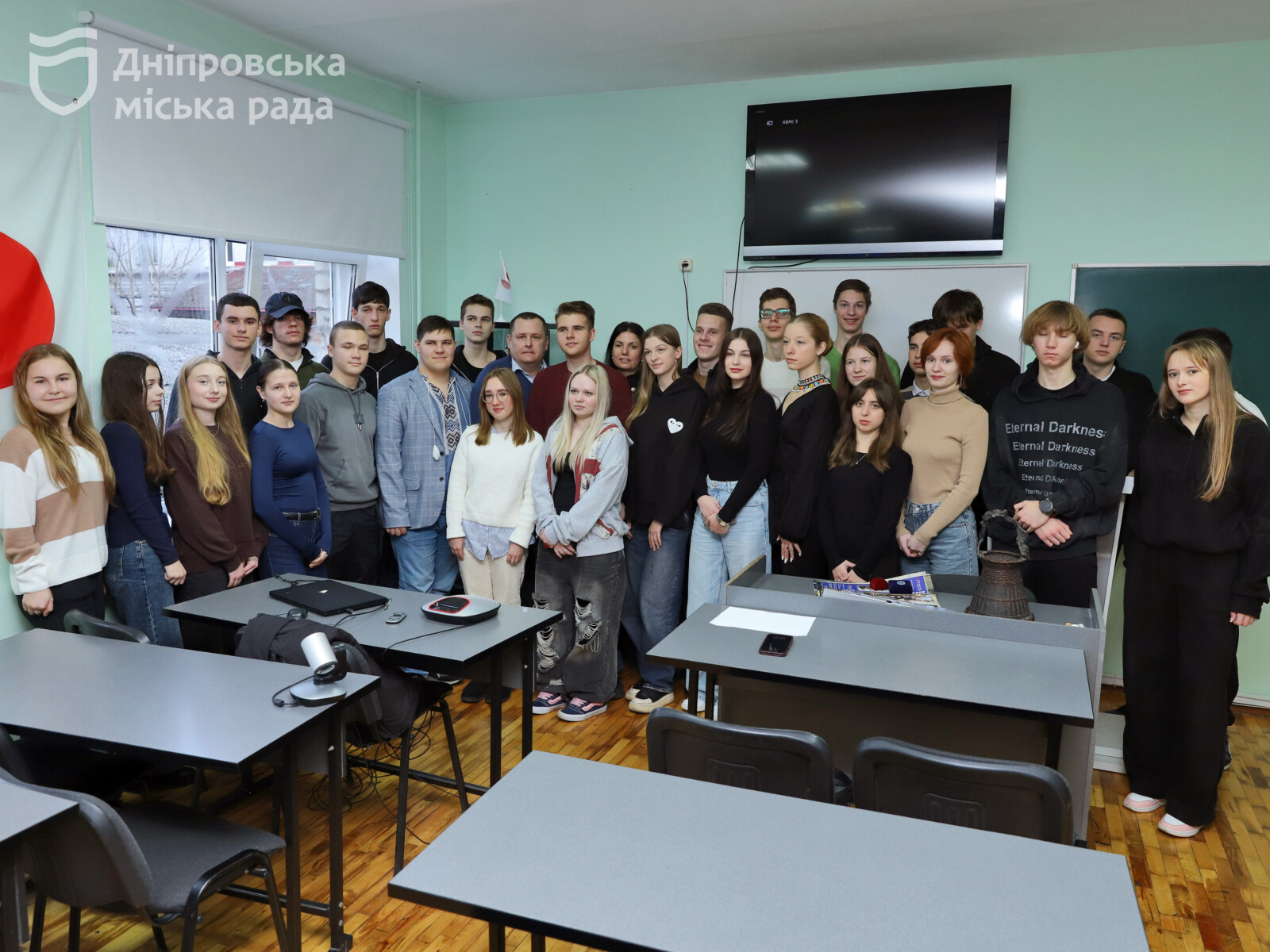 Мер Дніпра провів лекцію про японську культуру для тисячі студентів