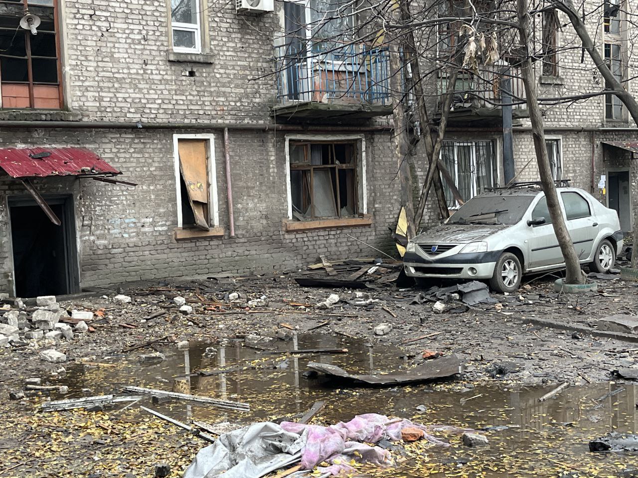 Під завалами будівлі у Кам'янському може перебувати людина