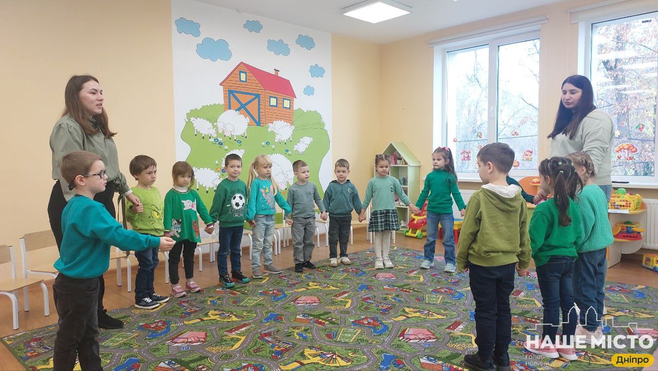 «Розфарбуй світ добром»: діти Дніпра творять добро