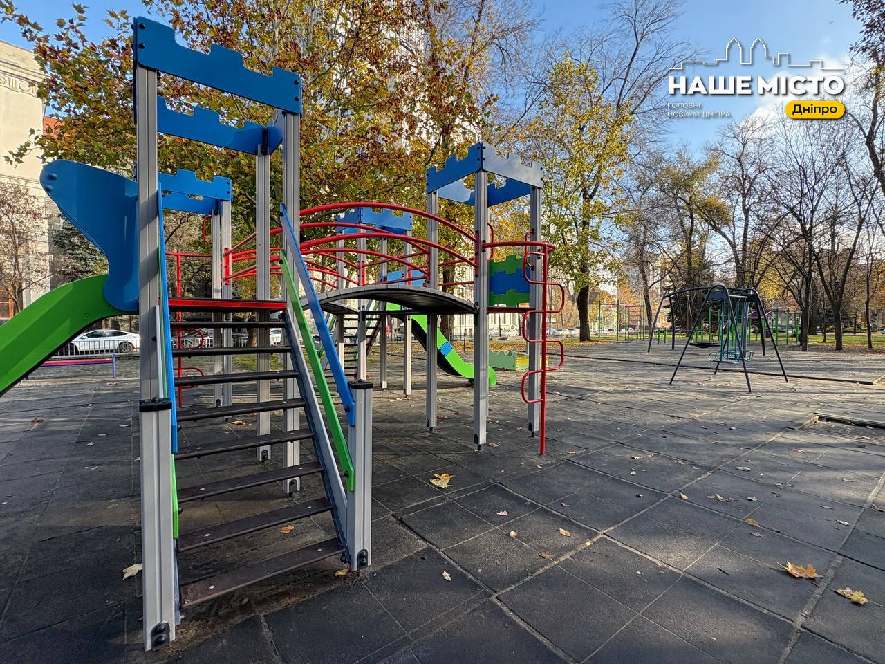У Дніпрі оновлено дитячий та інклюзивний майданчики у сквері Героїв