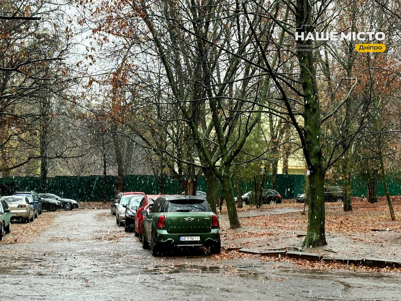 Перший сніг у Дніпрі: мокра погода та заклики до обережності