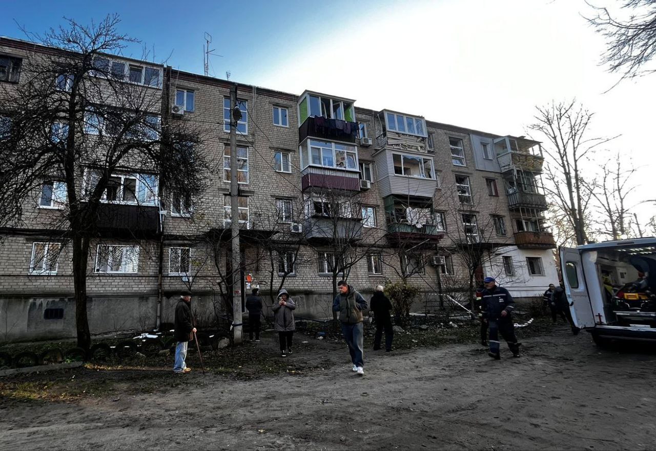 Внаслідок обстрілу Дніпра постраждала жінка та 4-річна дівчинка