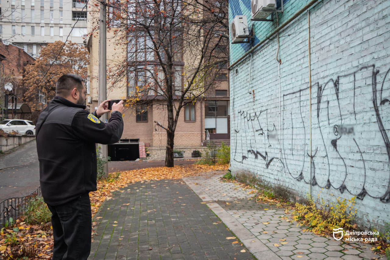 За несанкціоновані написи на фасадах в Дніпрі – штрафи