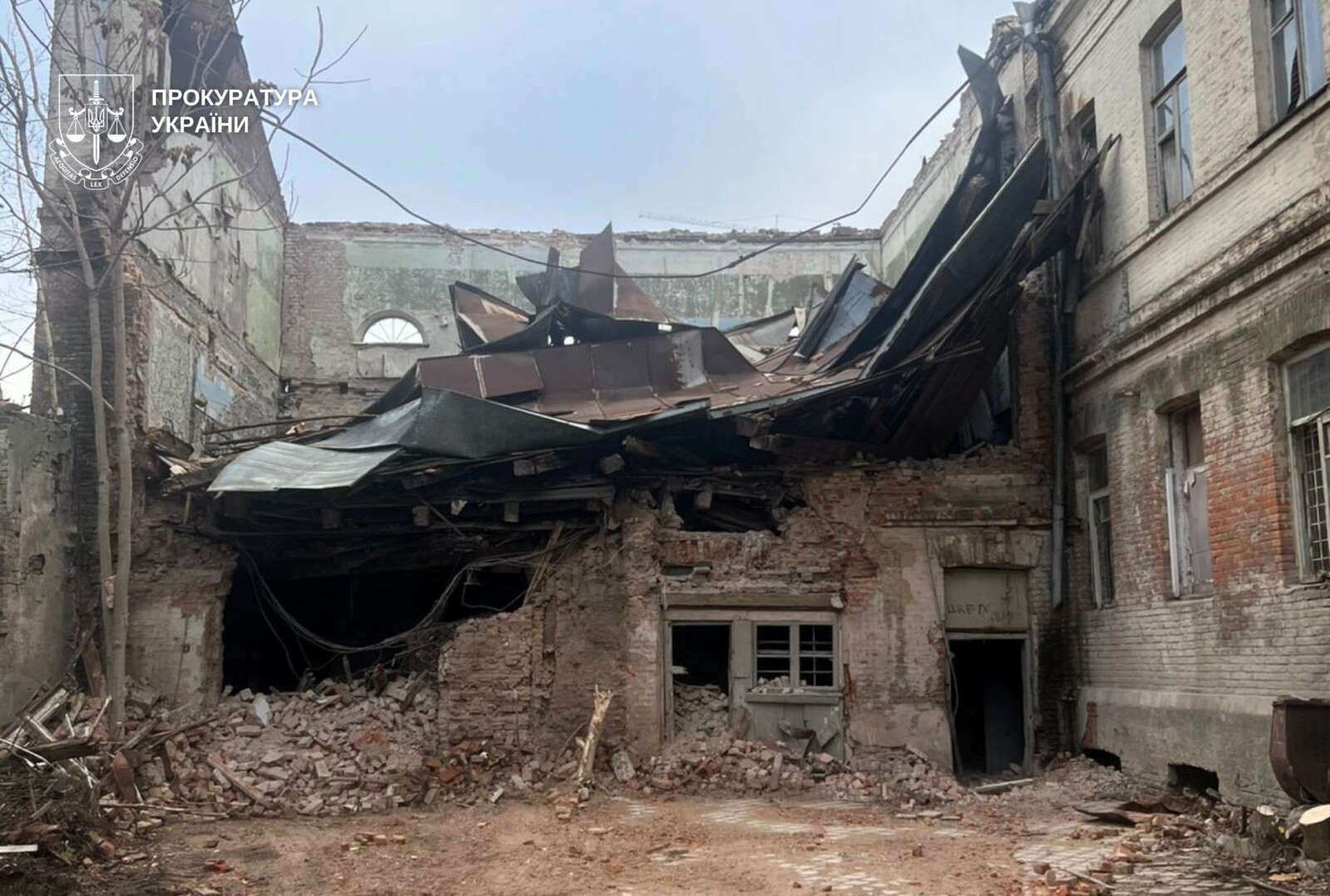 Обвал будівлі у центрі Дніпра: старовинний клуб постраждав