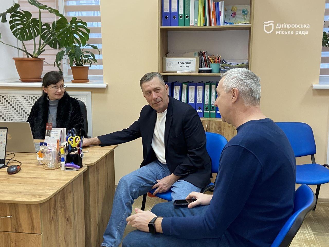 Різдвяний настрій у Дніпрі: як територіальні центри допомагають підопічним