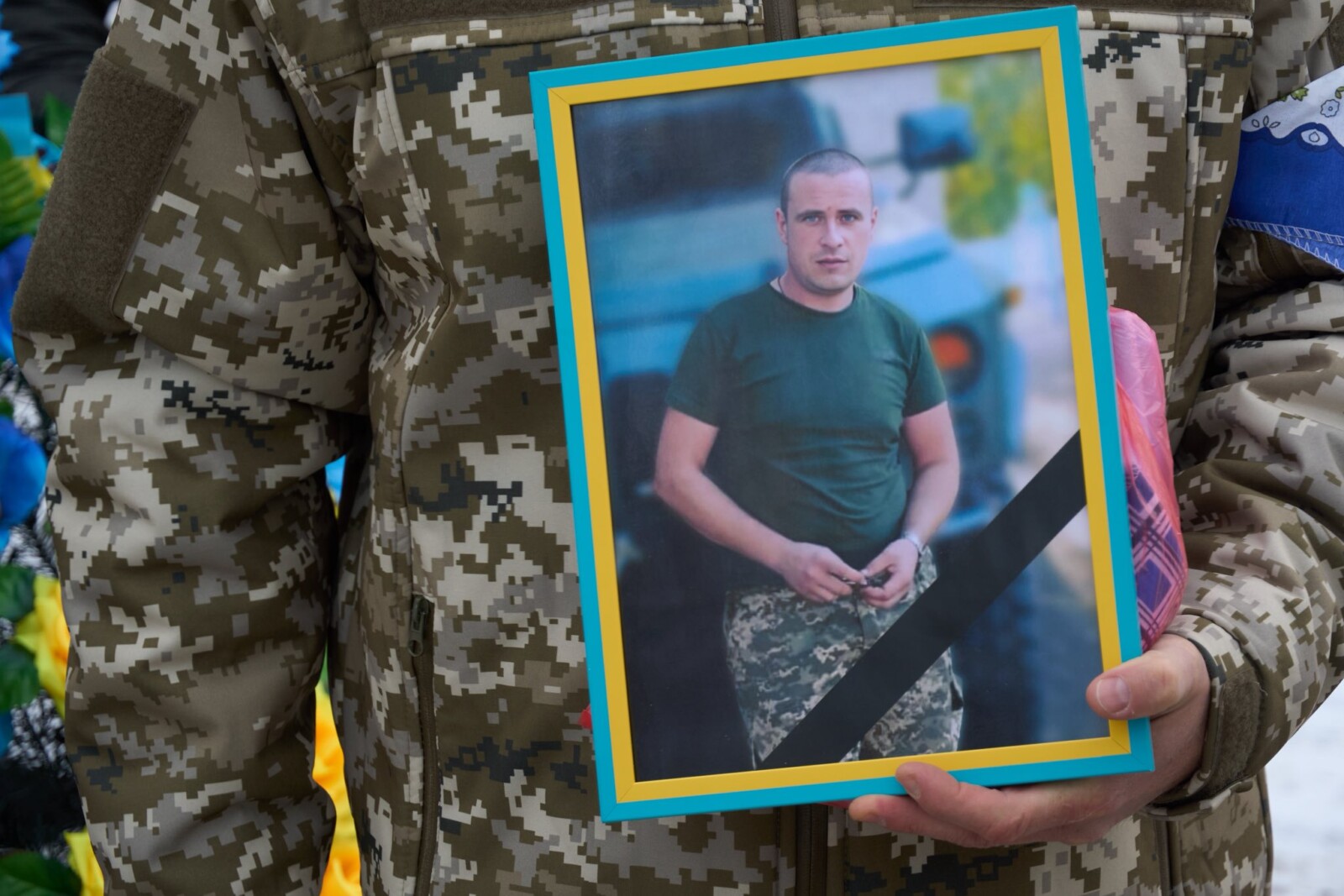 Нікополь прощається з Героєм: останній шлях Олександра Болюбаша