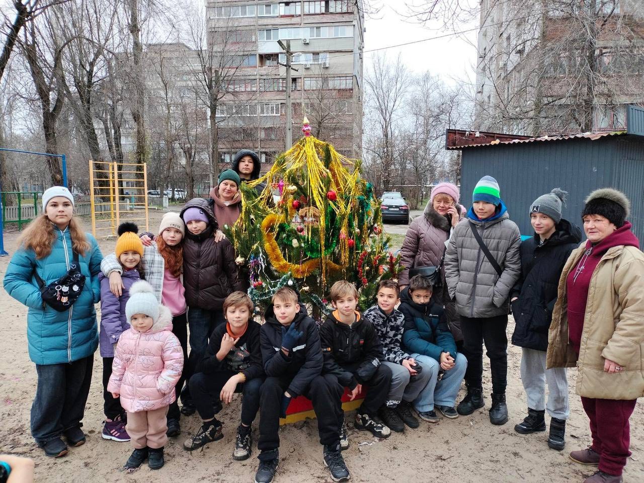 Новорічний дух єднання: ялинки від Кисилевського на лівобережжі Дніпра