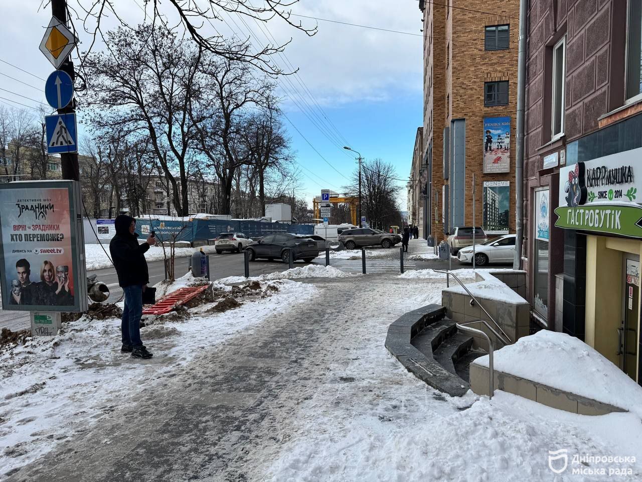 У Дніпрі посилено контроль за прибиранням снігу біля будівель