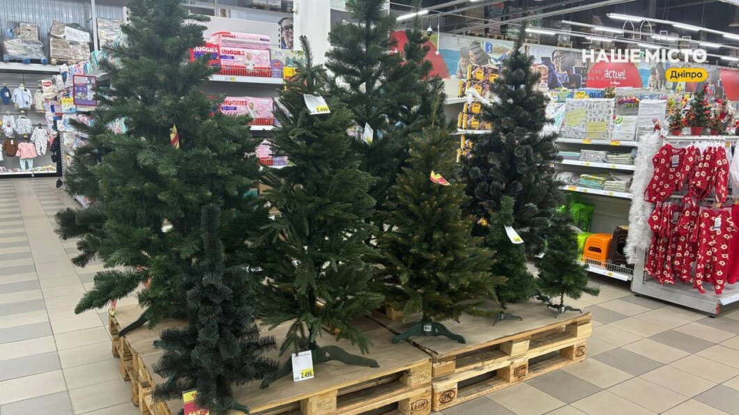 Як повернути об’єм штучній ялинці: поради та хитрощі