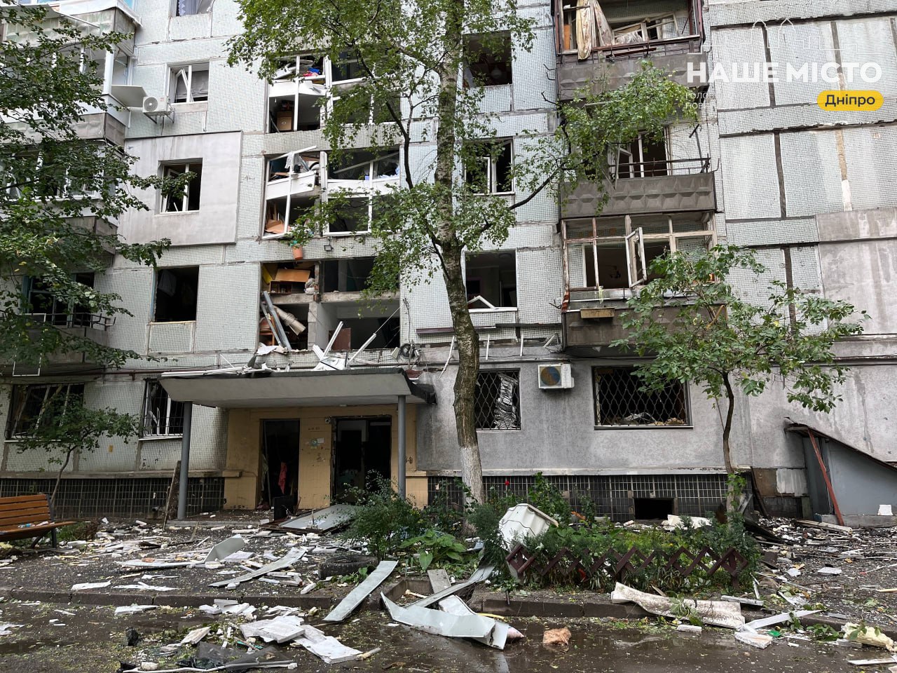 Відновлення Дніпра: ремонт пошкоджених обстрілами будинків