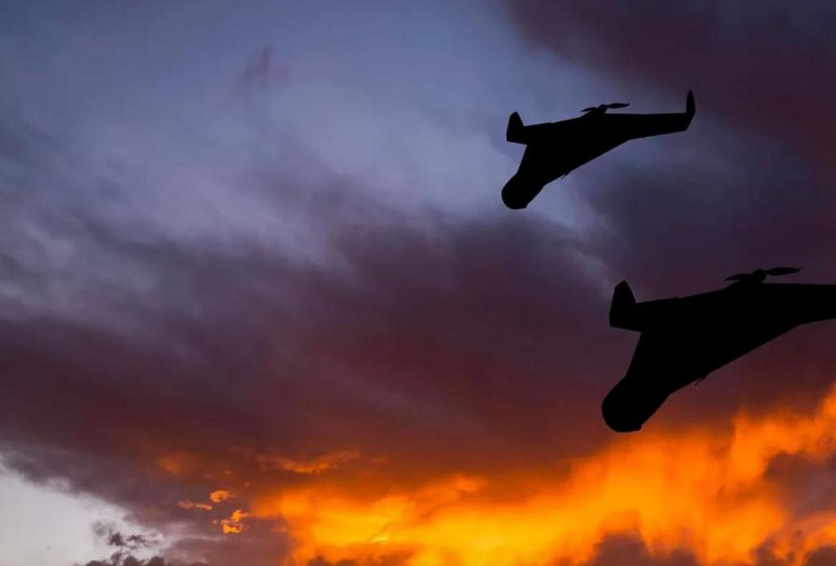 Дніпро атакований безпілотниками: лунання вибухів у місті