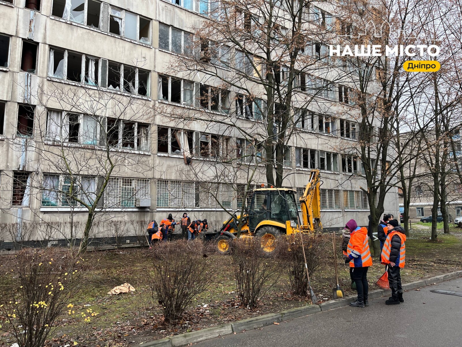 Ліквідація наслідків ракетної атаки у Дніпрі