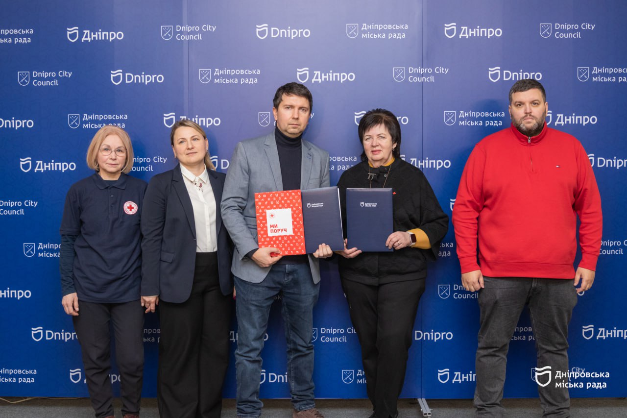 Дніпро співпрацює з Червоним Хрестом для підтримки ВПО
