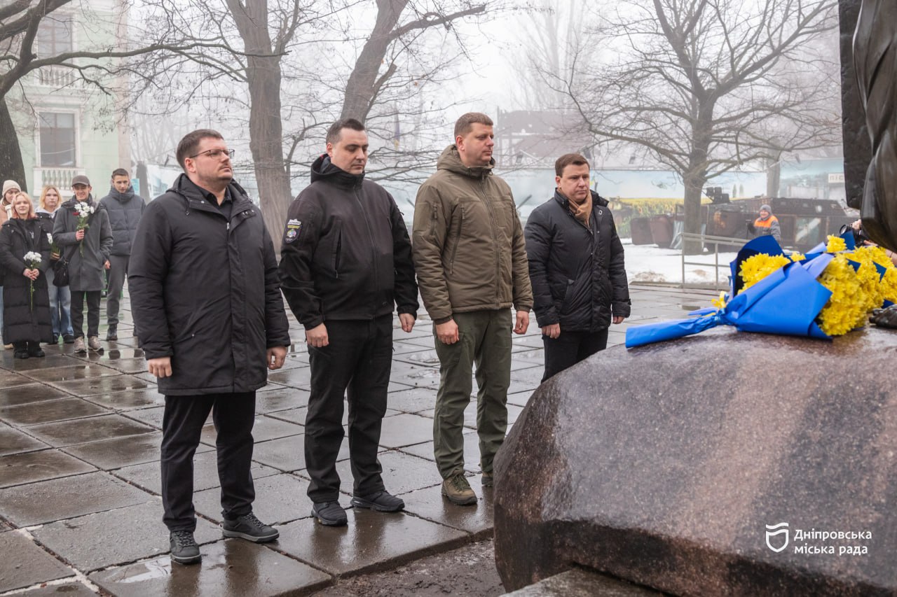 Дніпро вшанував Героїв Крут