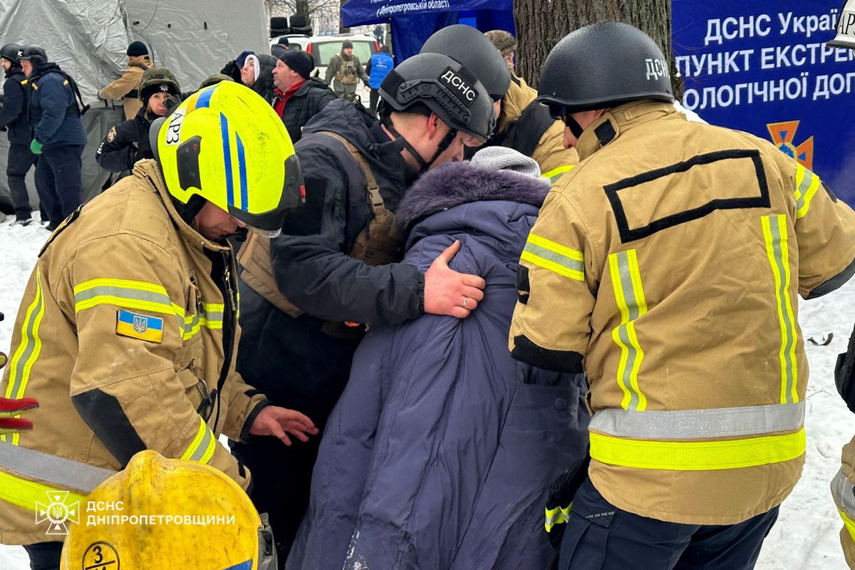 Нічна атака на Дніпро: пошкоджено багатоповерхівку, є поранені