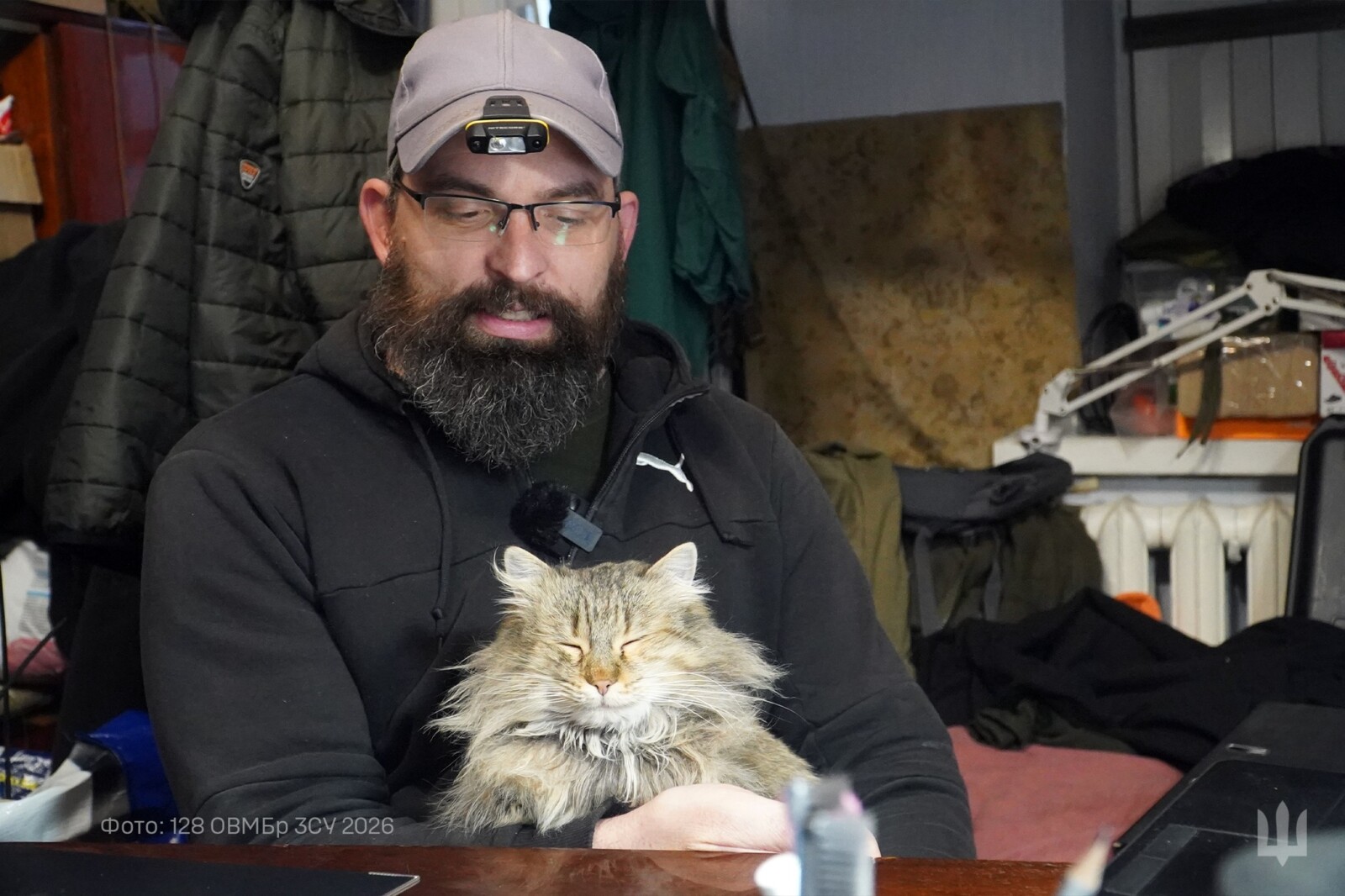 Мужній акт: військовий з Дніпра врятував кошеня під Вугледаром