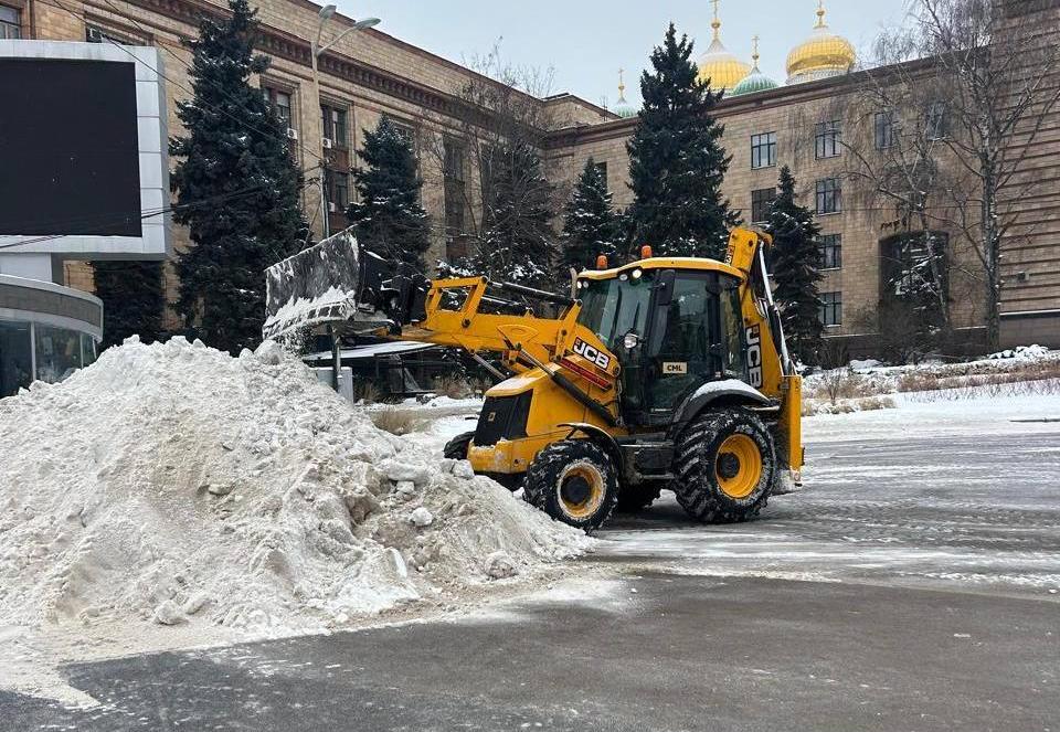 Комунальні служби у Дніпрі активізували роботу через сильні опади