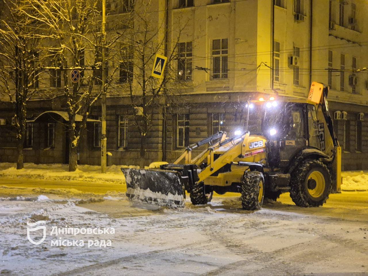 Дніпро бореться зі снігопадом: активна робота комунальних служб
