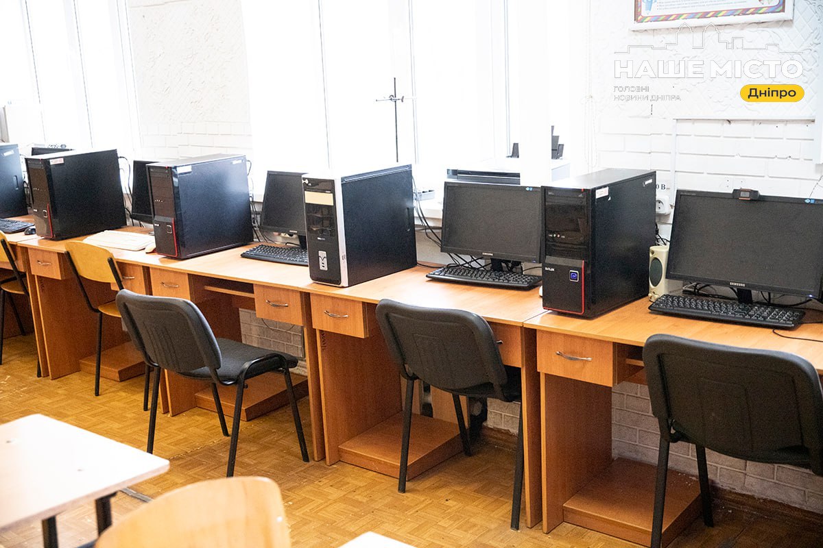 Заборонені речі у школах: оновлений список від МОН