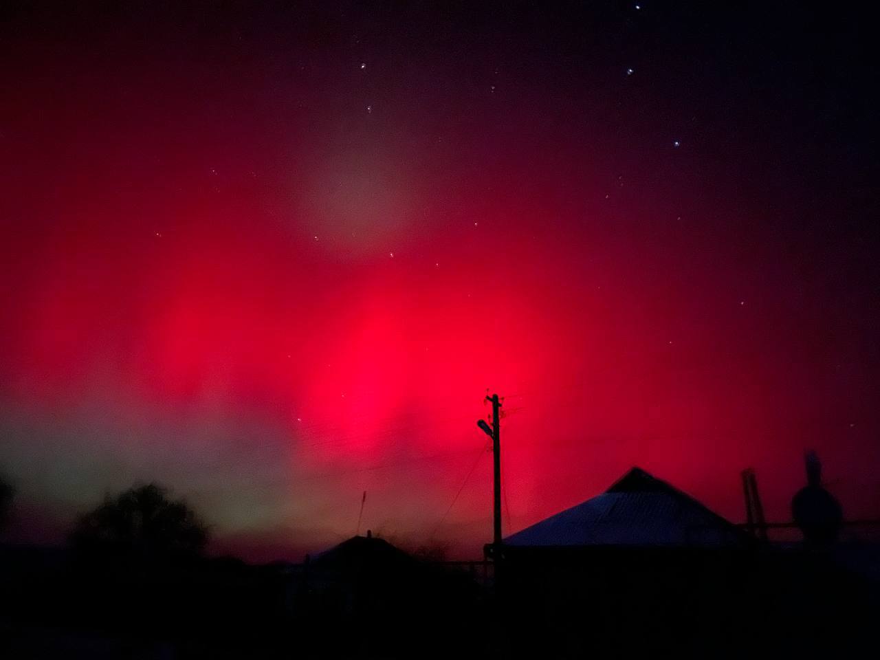 Північне сяйво у Дніпрі: неймовірне видовище над містом