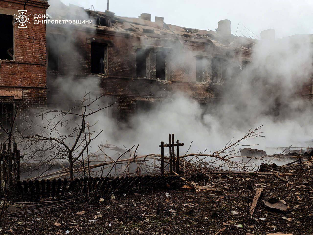 Ракетний удар по Кривому Рогу: постраждали п'ять осіб, серед них дитина