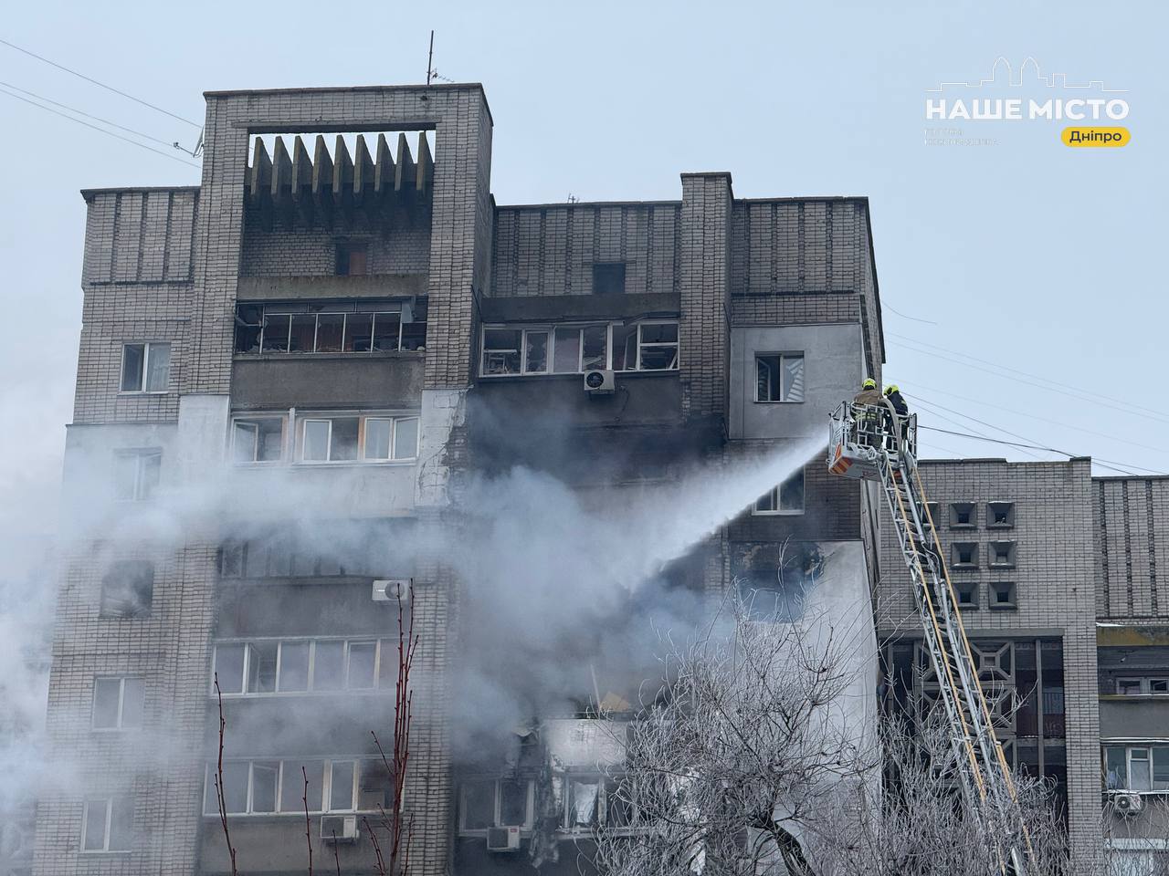 Влучання шахеда у Дніпрі: горить 16-поверхівка