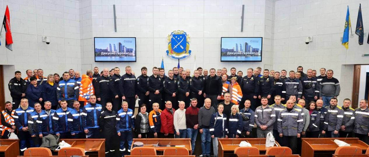 У Дніпрі відзначили та нагородили героїчних працівників міських служб