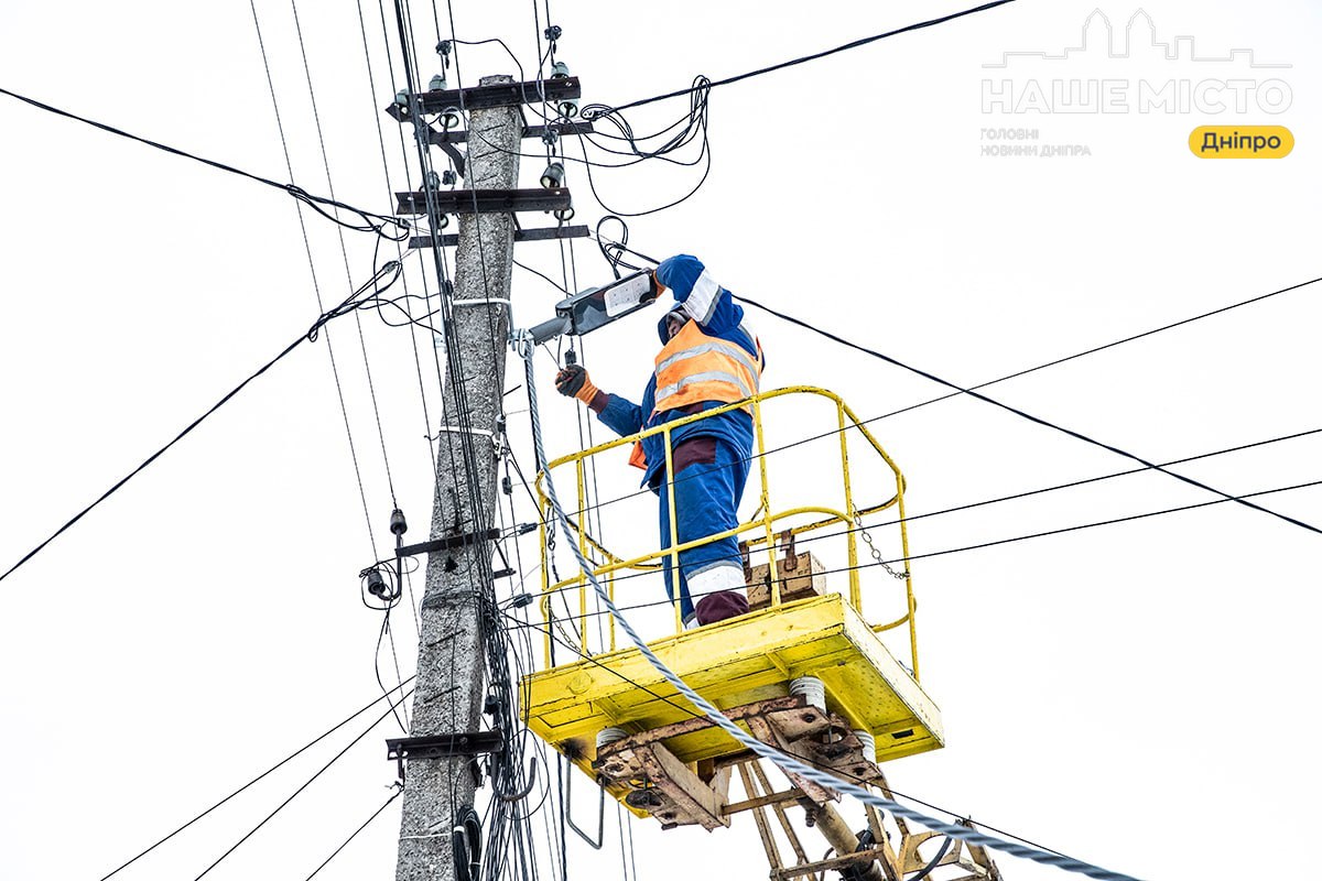 Сучасне освітлення на вулиці Любецькій у Дніпрі