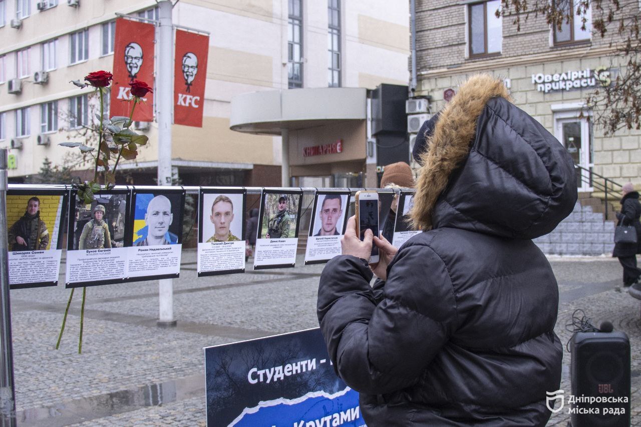 У Дніпрі вшанували пам'ять героїв бою під Крутами