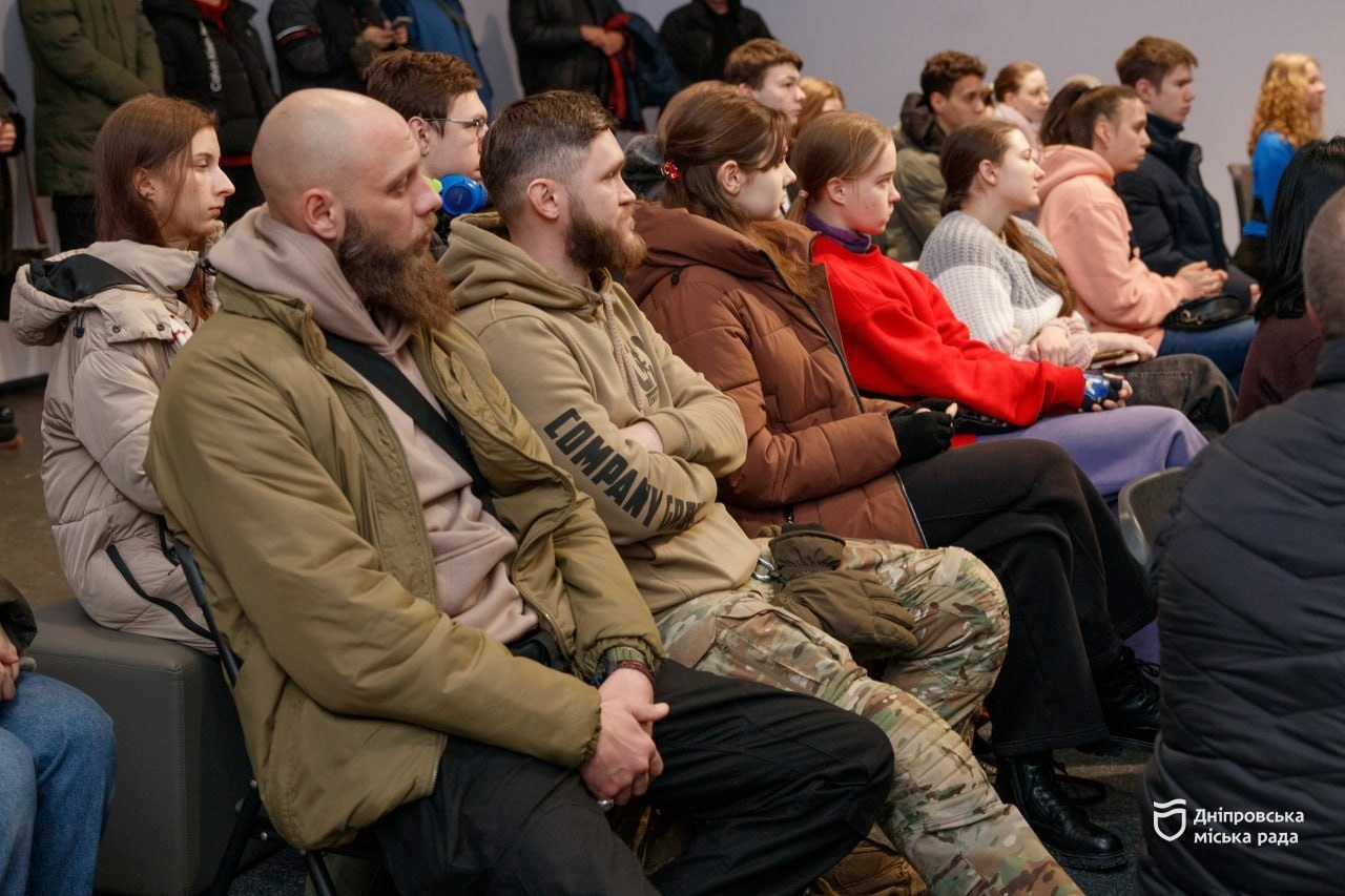 Вшанування кіборгів: В Дніпрі згадали героїчну оборону ДАП