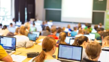 В Україні випускники вчитимуться в університетах три роки