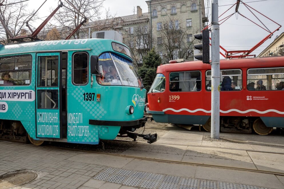 Шквальний вітер у Дніпрі зруйнував транспортну інфраструктуру