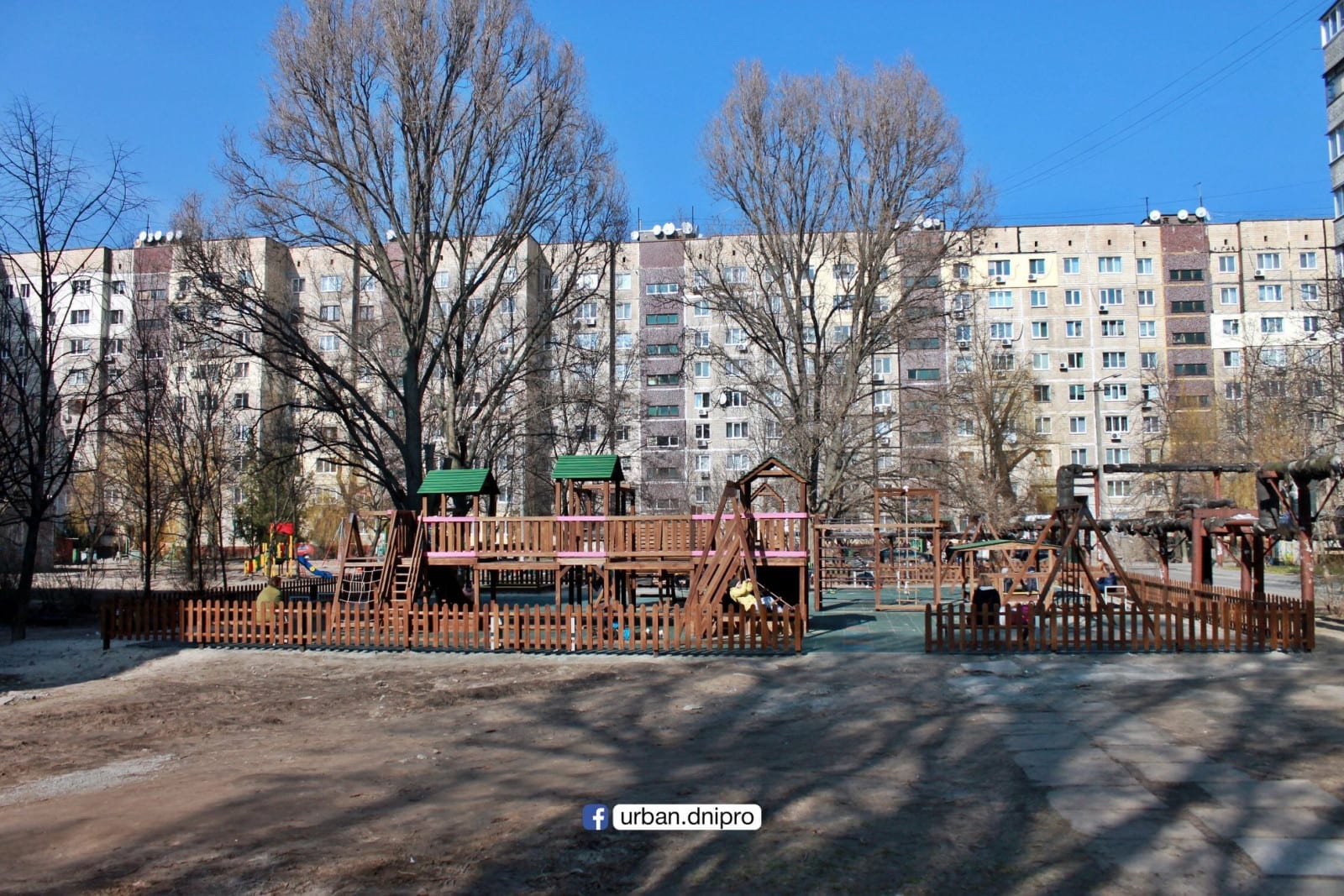В Днепре на проспекте Героев появился новенький детский городок. Новости Днепра